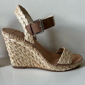 Super Cute Dolce Vita Size 6.5 Wedges